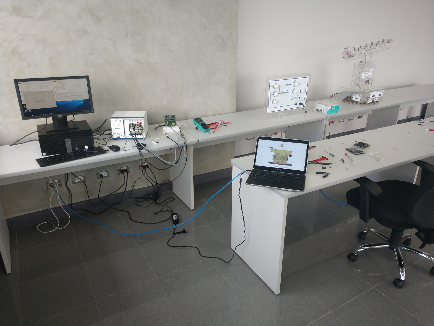 Electronics laboratory deployed in Costa Rica’s distance university UNED