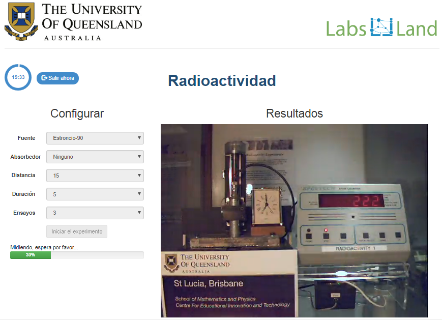 Interfaz del laboratorio remoto de radiactividad con opciones de fuente, absorbente y distancia