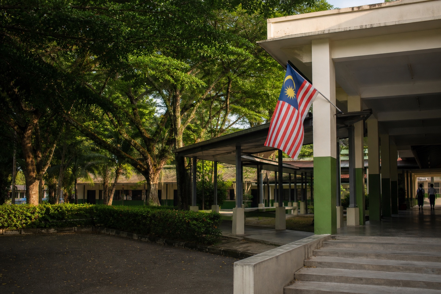 A Malaysian secondary school entrance displaying the Jalur Gemilang
